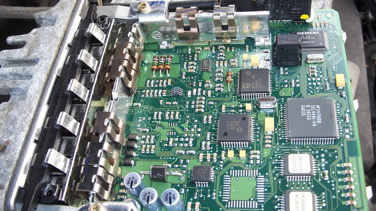 ECU Coding vs ECU Flashing: Perbedaan, Risiko, dan Panduan Praktis untuk Mekanik Spesialis (Edisi 3)